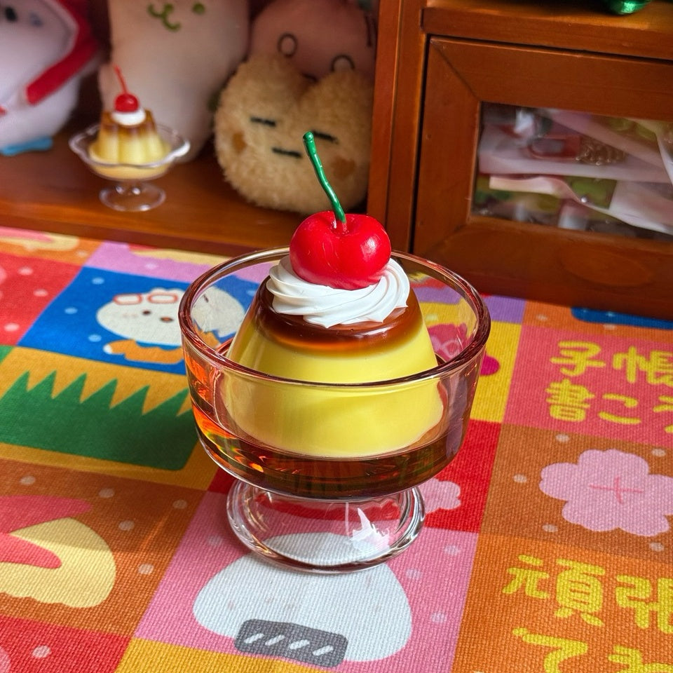 Pudding Dessert Retro Figurine