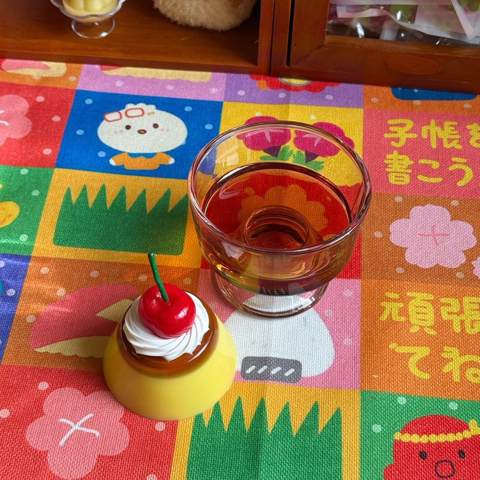 Pudding Dessert Retro Figurine